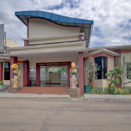 Oyo 89997布米科达顿水上乐园酒店 班达楠榜 外观 照片